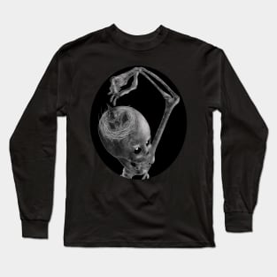 Skeleton feed chicks bw Long Sleeve T-Shirt